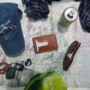 Minimalist Leather Wallet with Gunmetal Money Clip